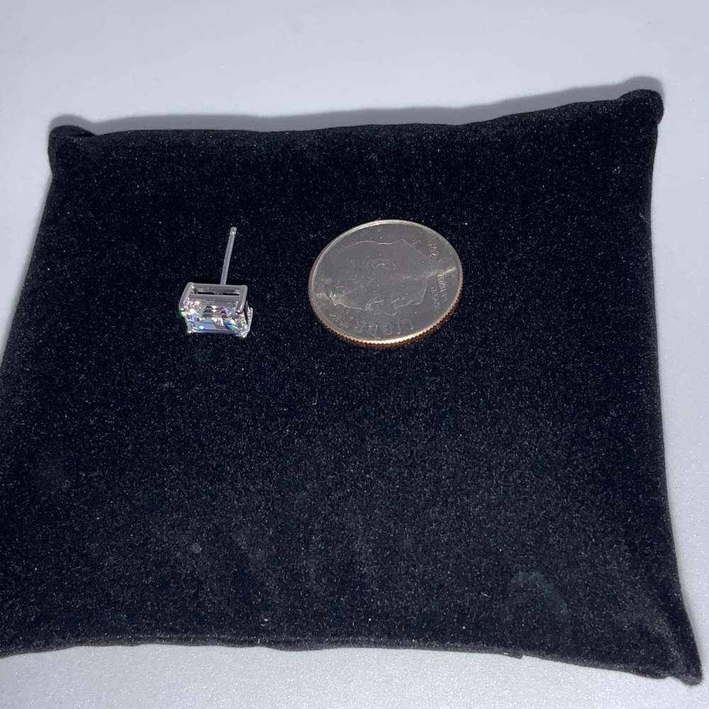 0.50ct Emerald Cut Studs - Picture 6 of 8
